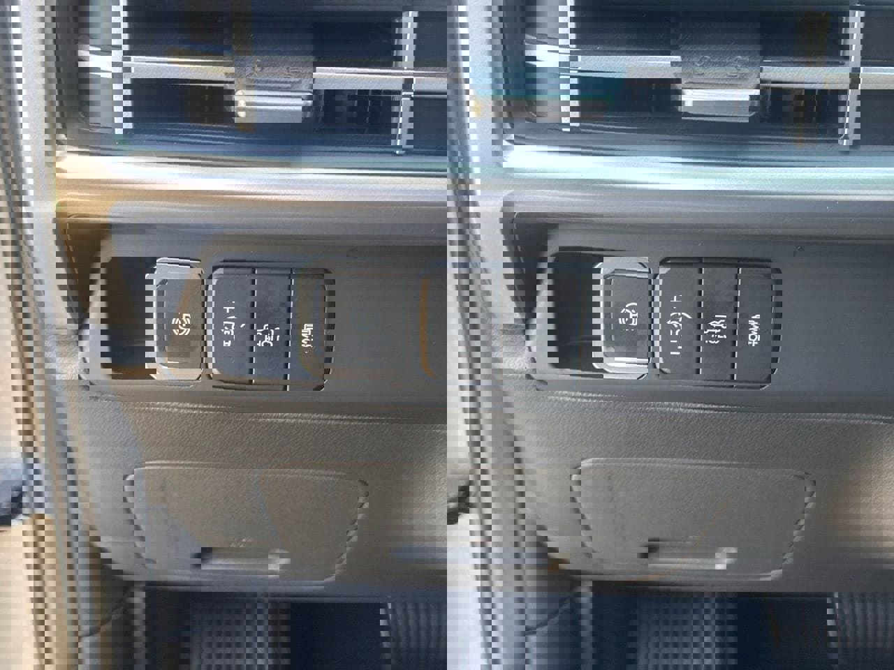 Certified 2025 Hyundai Santa Fe SEL image 28