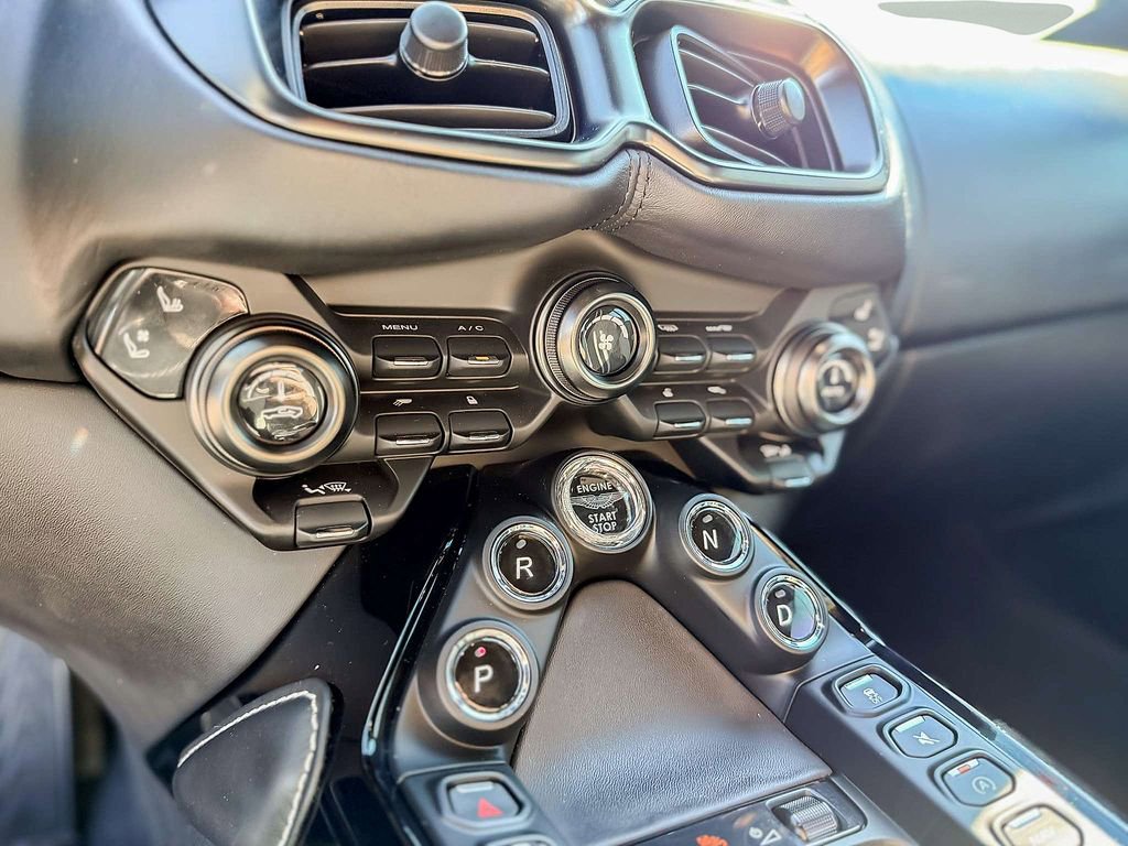 Used 2023 Aston Martin V8 Vantage Coupe image 27