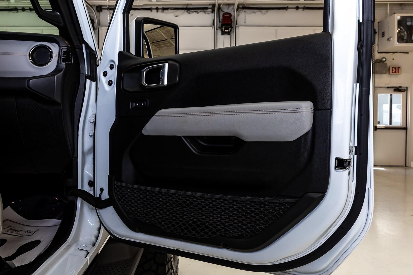 Used 2022 Jeep Wrangler Unlimited Sahara AWD/4WD image 43
