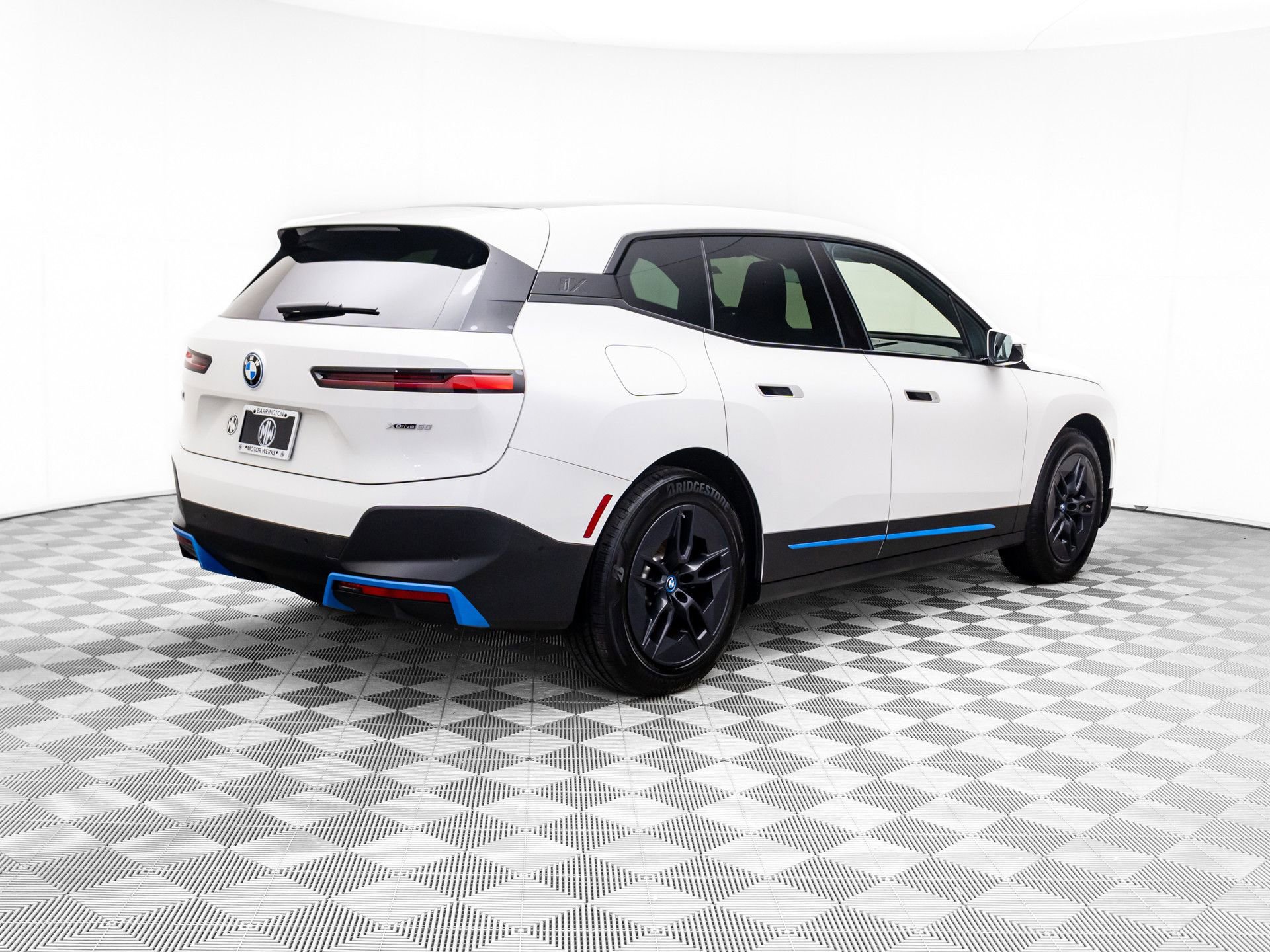 Used 2024 BMW iX xDrive50 w/ Convenience Package image 6