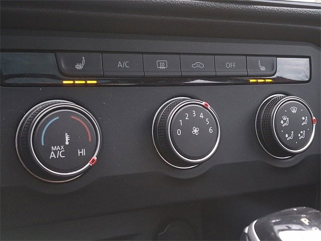 Certified 2022 Volkswagen Taos SE image 17