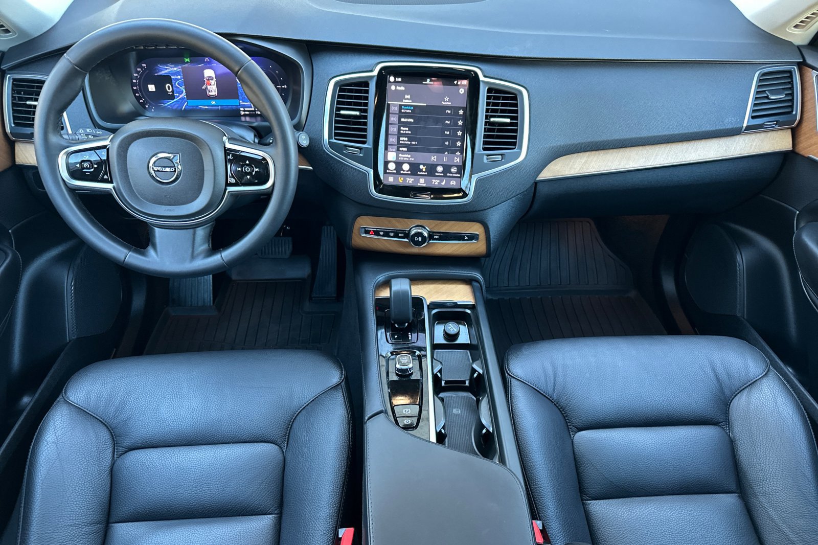 Certified 2024 Volvo XC90 T8 Core w/ Protection Package Premier image 16