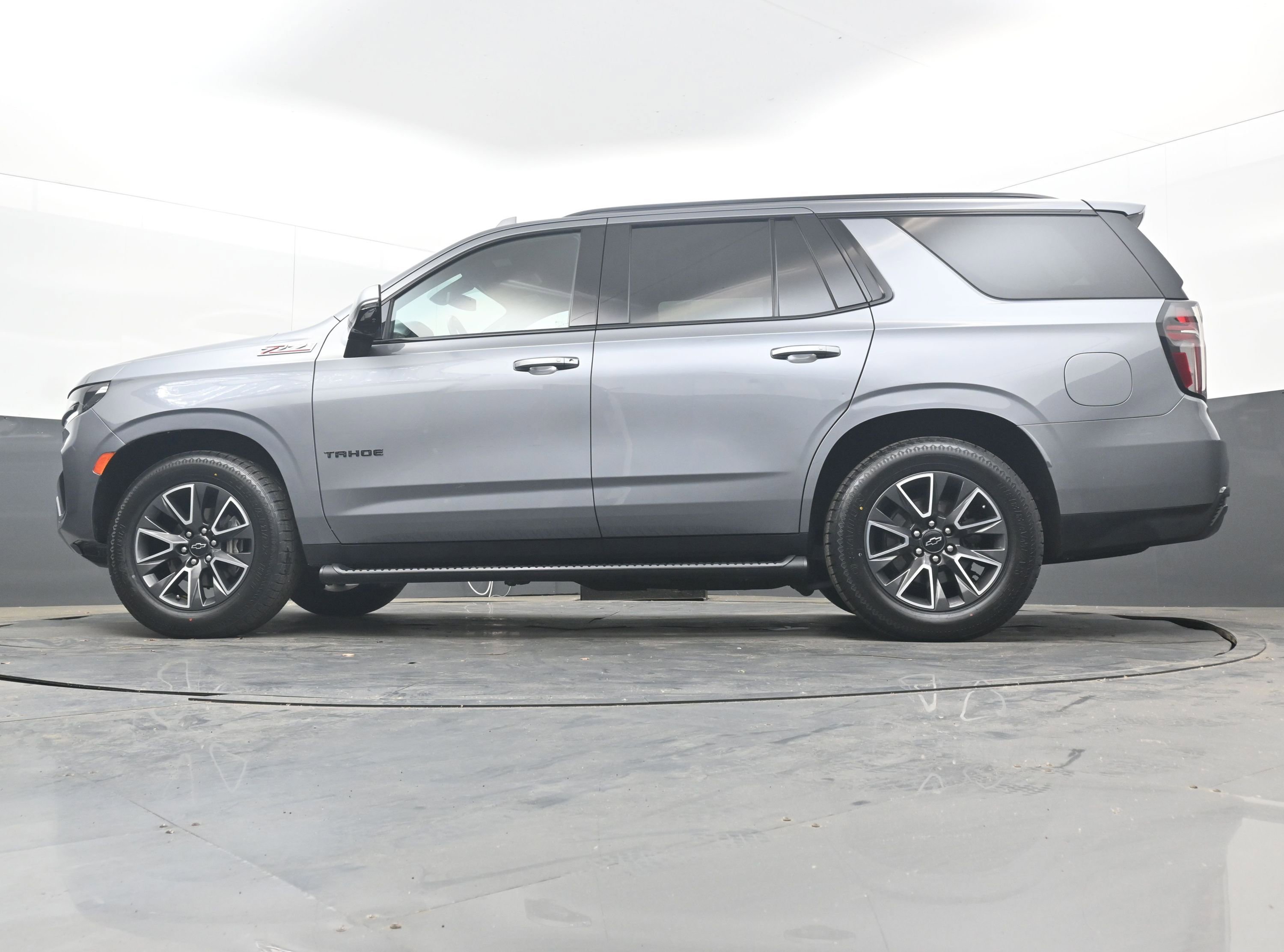 Used 2021 Chevrolet Tahoe Z71 w/ Z71 Off-Road Package AWD/4WD image 25