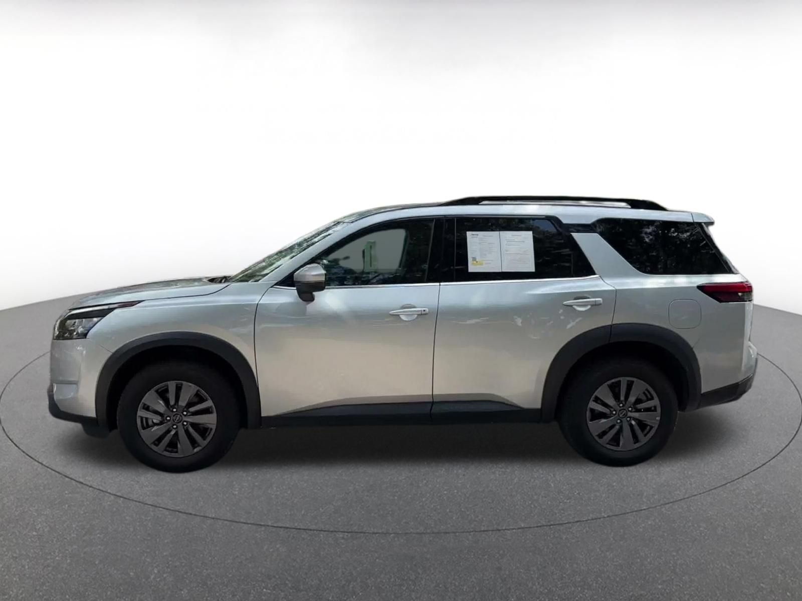 Used 2025 Nissan Pathfinder SV FWD image 8