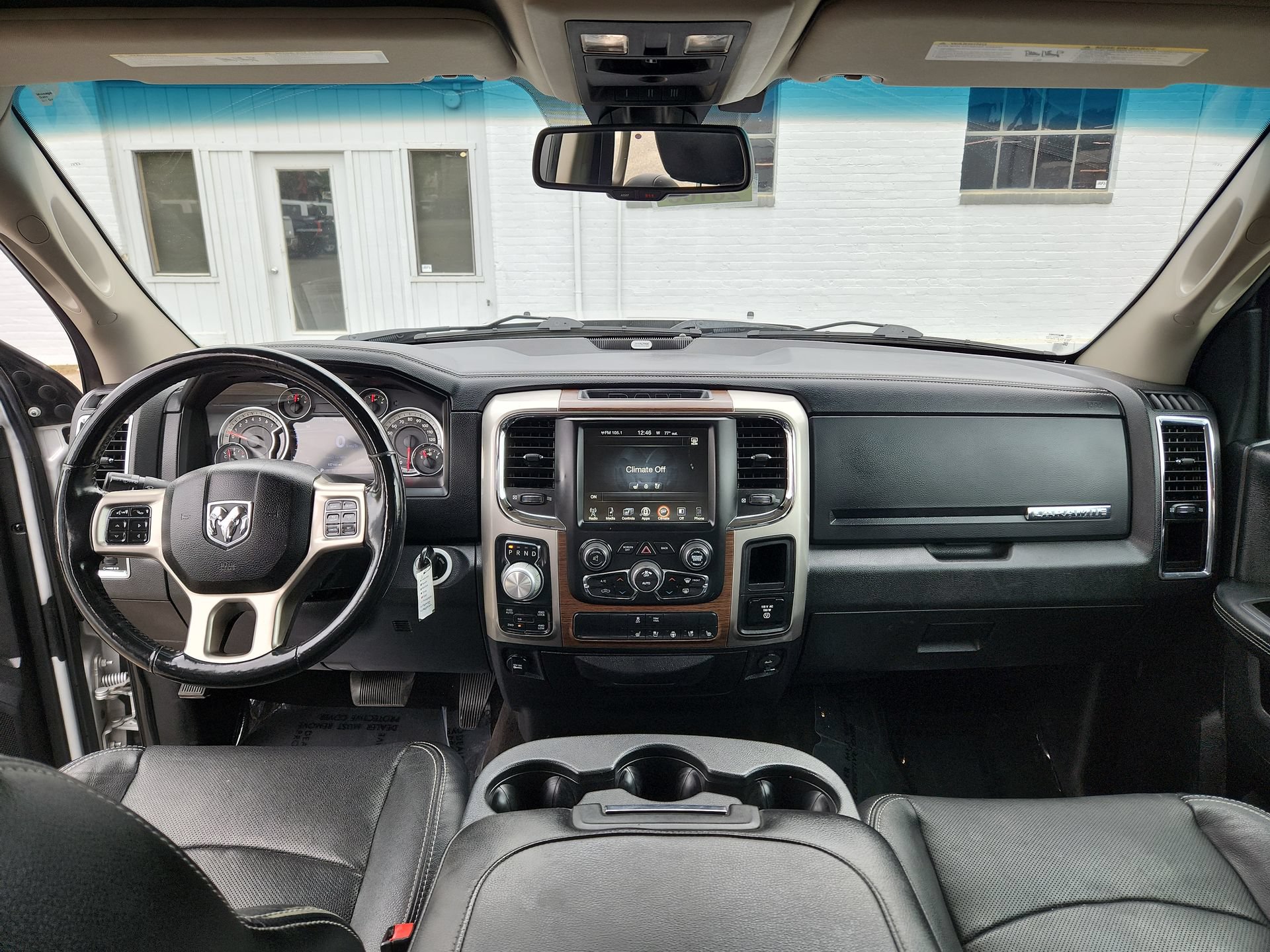 Used 2017 RAM 1500 Laramie AWD/4WD image 25
