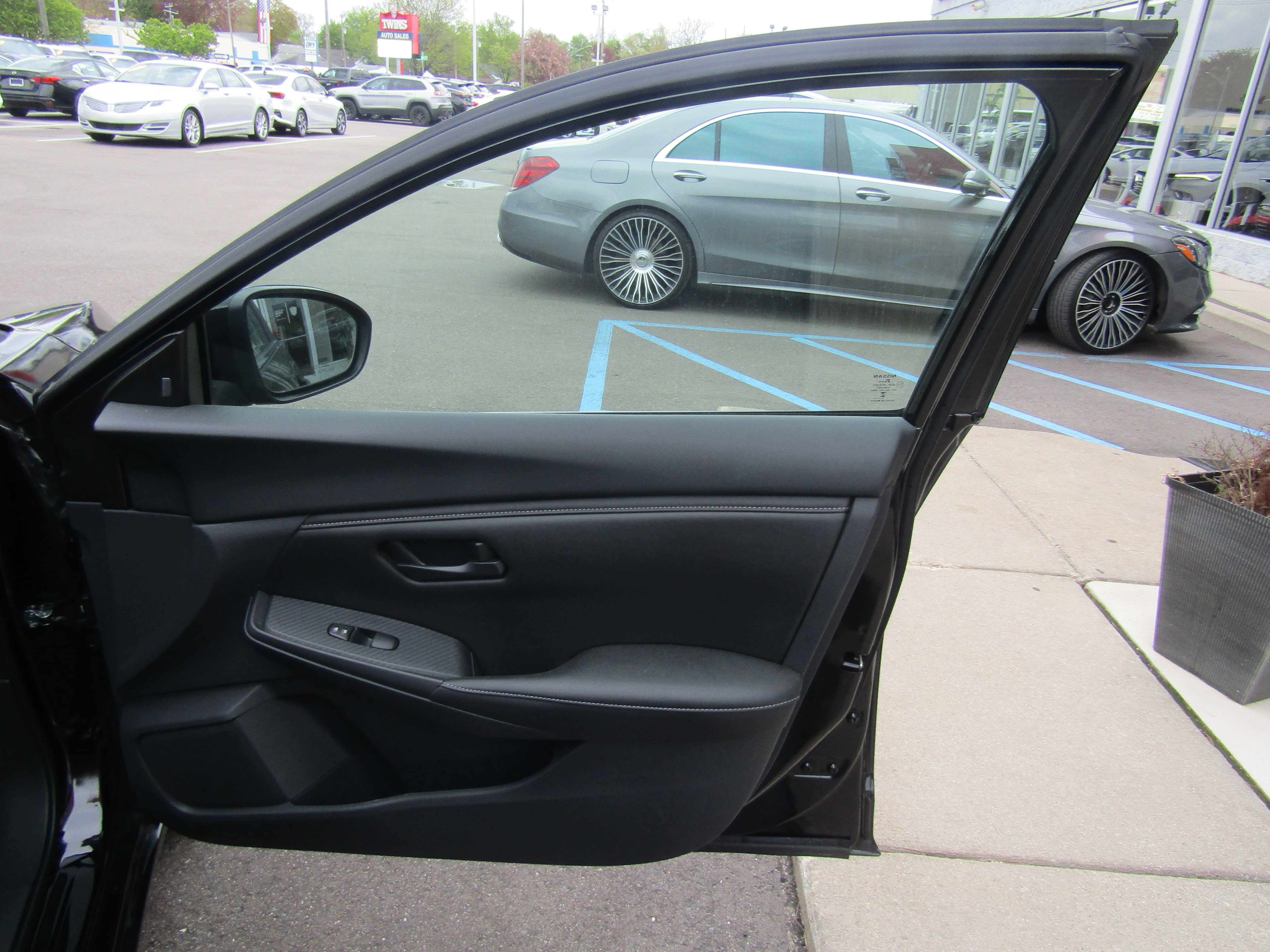Used 2025 Nissan Sentra S FWD image 14