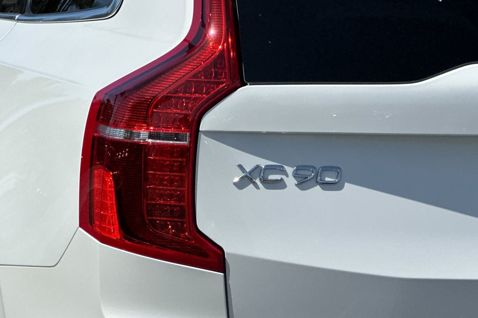 Certified 2025 Volvo XC90 B6 Plus w/ Protection Package Premier AWD/4WD image 35