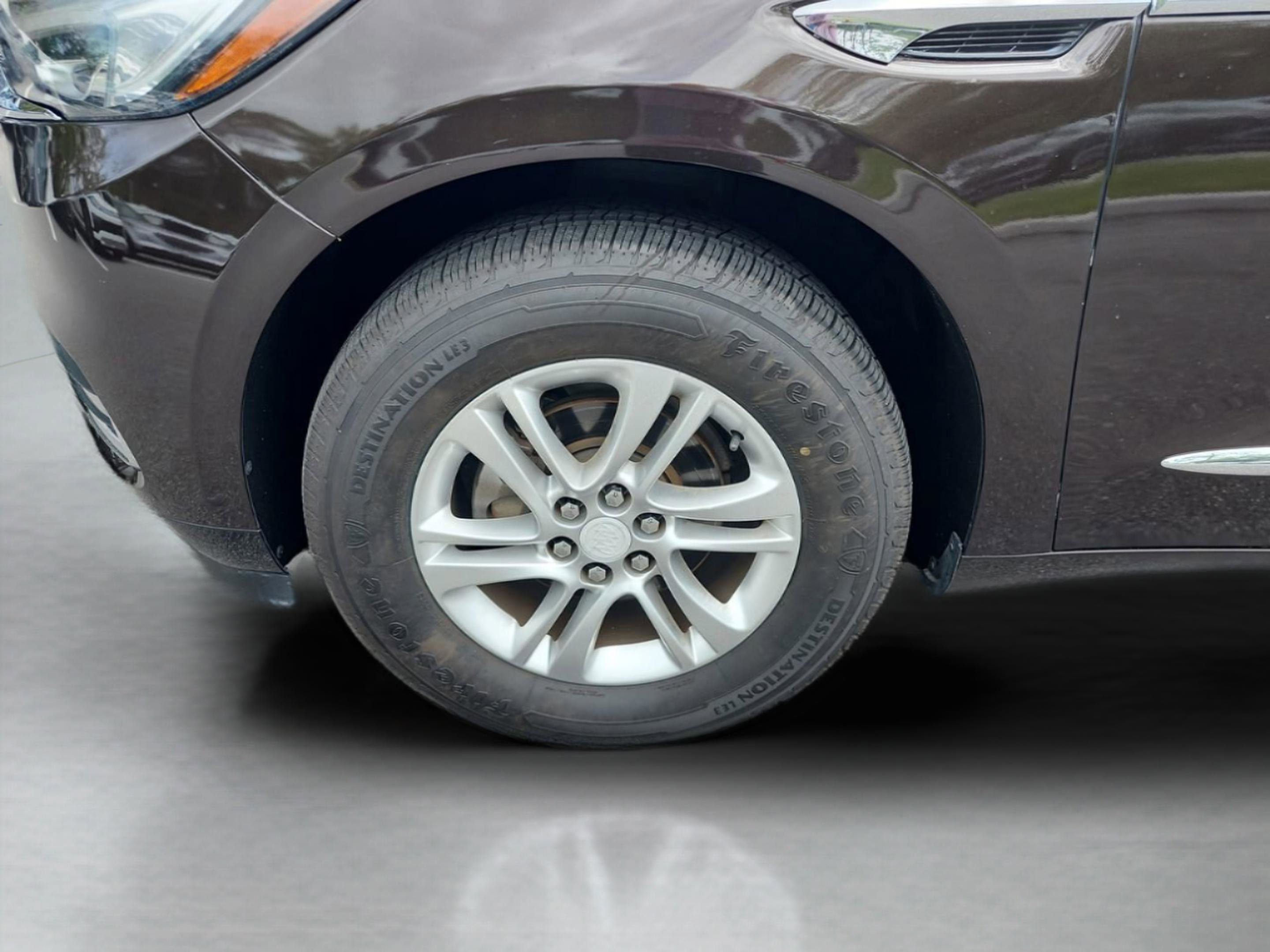 Used 2018 Buick Enclave Essence image 25