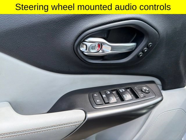 Used 2019 Jeep Cherokee Limited w/ Luxury Group AWD/4WD image 8
