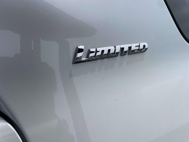 Used 2024 Toyota 4Runner Limited AWD/4WD image 8