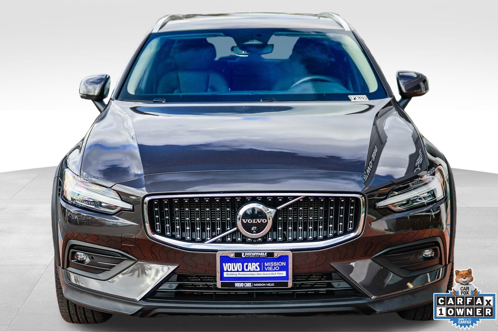 Used 2025 Volvo V60 B5 Cross Country Plus image 2