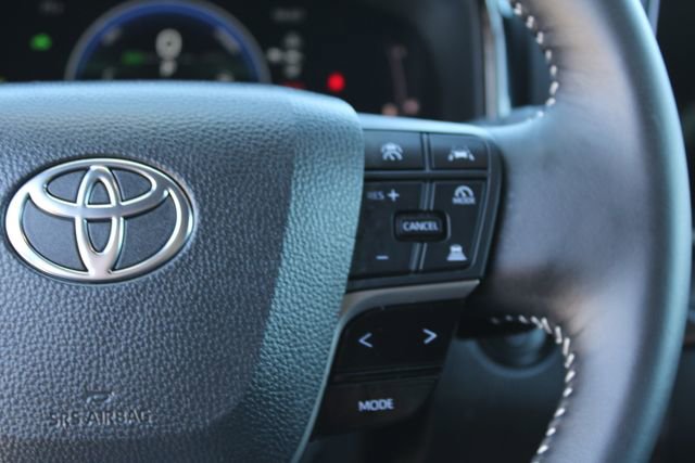Used 2026 Toyota Camry Hybrid FWD image 18