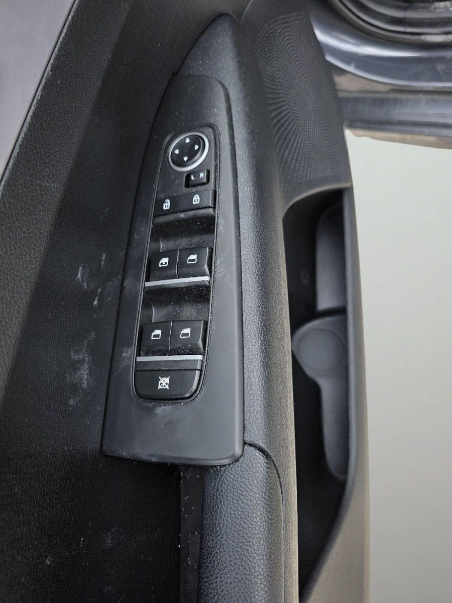Used 2023 Kia Forte LXS w/ LXS Technology Package FWD image 9