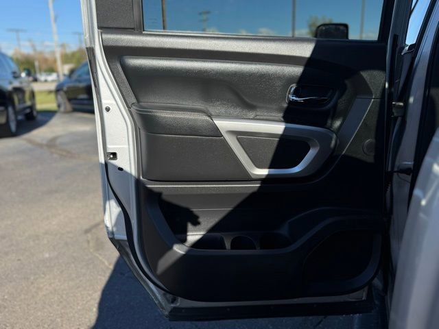 Used 2016 Nissan Titan PRO-4X image 15