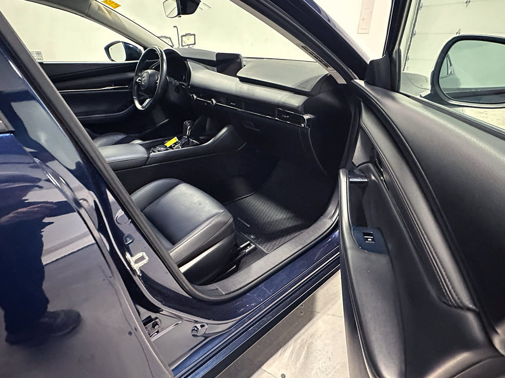 Used 2022 MAZDA MAZDA3 s FWD image 22