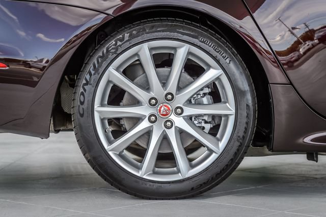 Used 2016 Jaguar XJ R-Sport RWD image 15