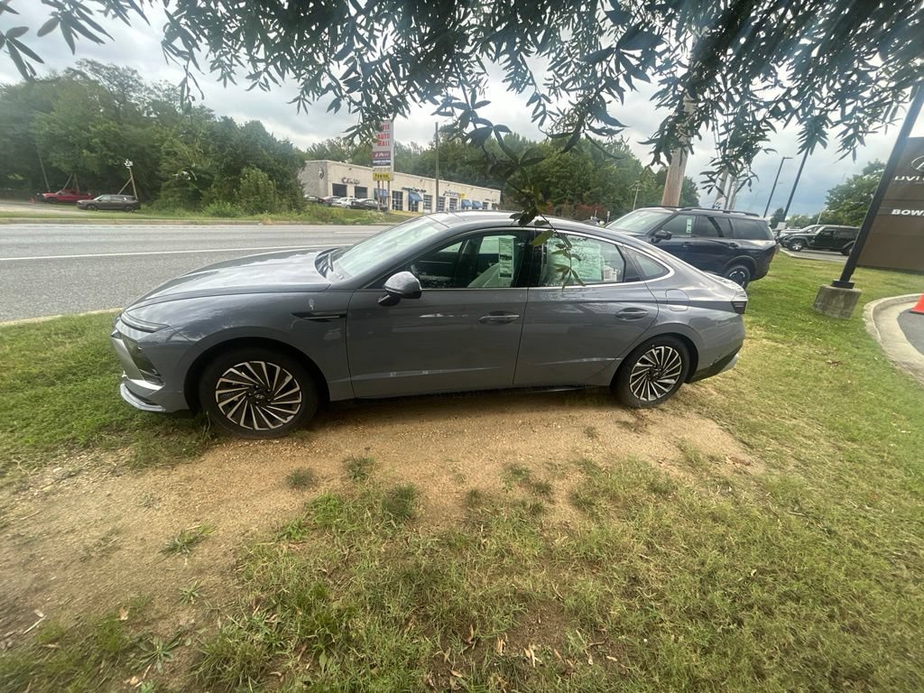 New 2026 Hyundai Sonata SEL FWD image 3