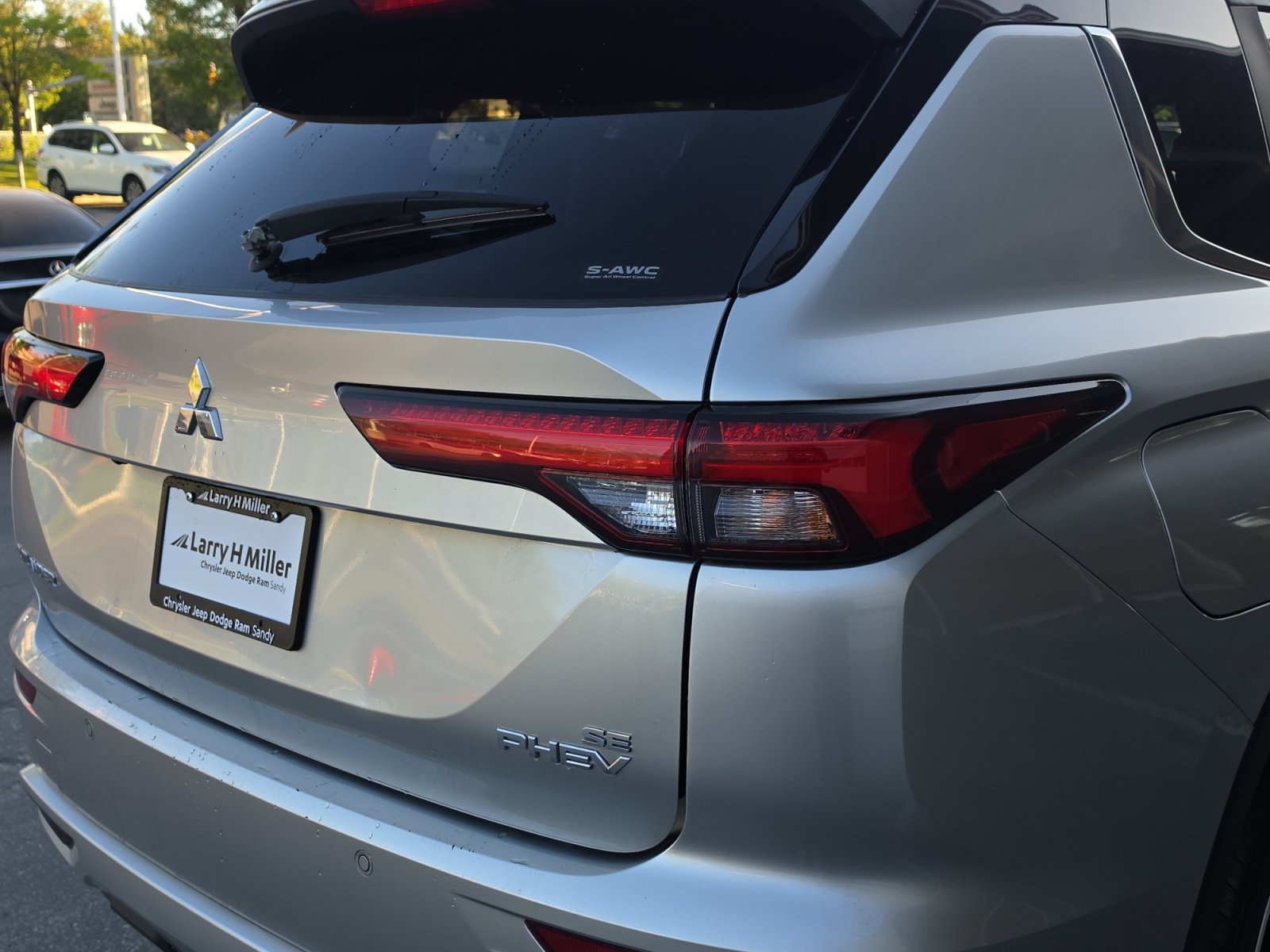 Used 2024 Mitsubishi Outlander 4WD Plug-In Hybrid image 10