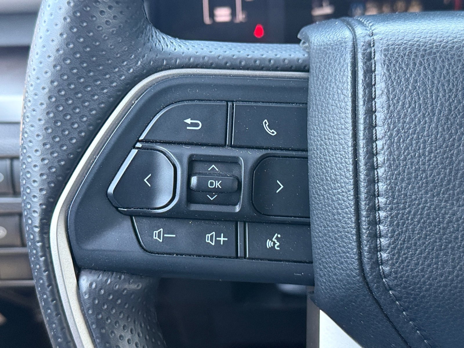 Used 2025 Toyota 4Runner SR5 AWD/4WD image 24