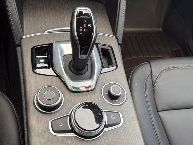 Used 2023 Alfa Romeo Stelvio Ti AWD/4WD image 31