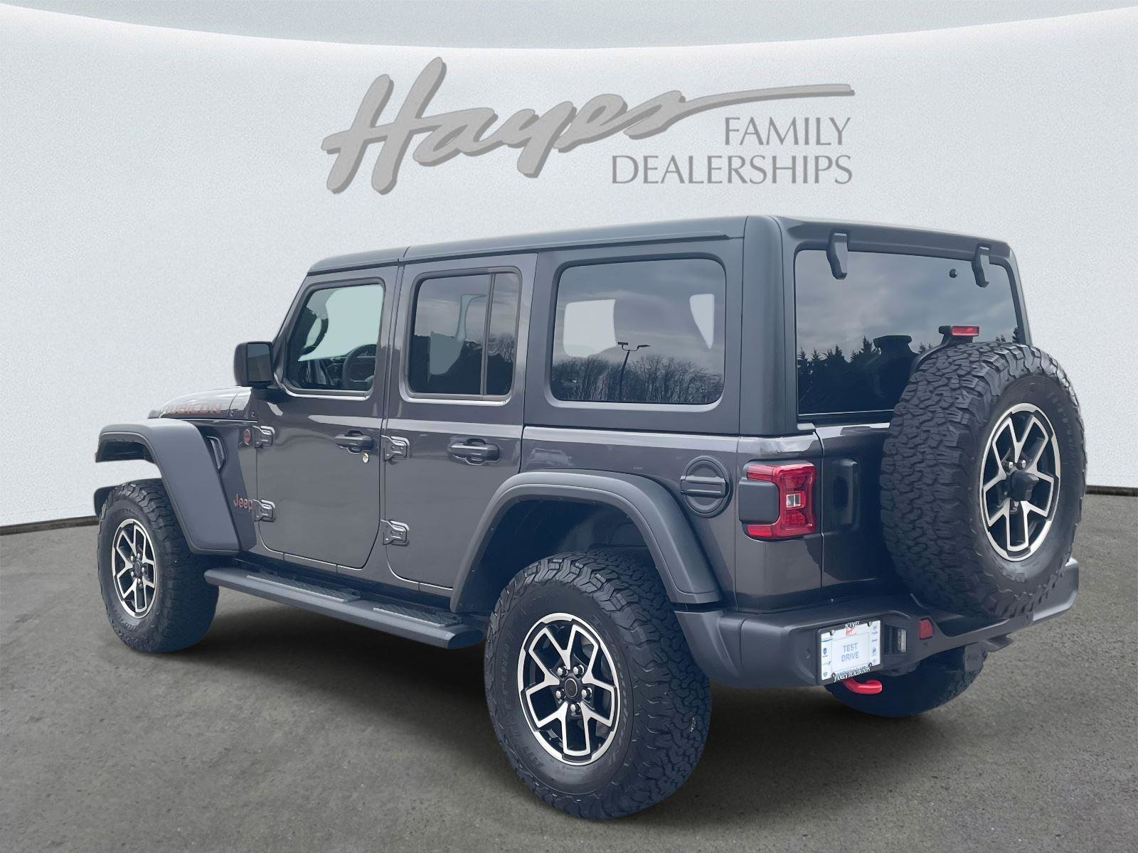 Used 2024 Jeep Wrangler Unlimited Rubicon w/ Technology Group image 6