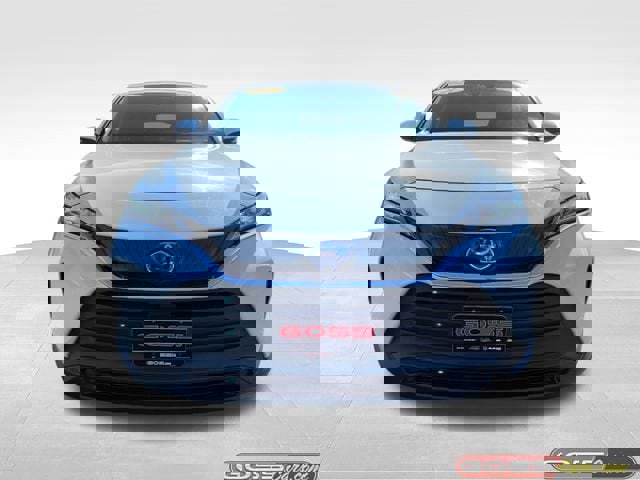 Used 2022 Toyota Venza LE image 2