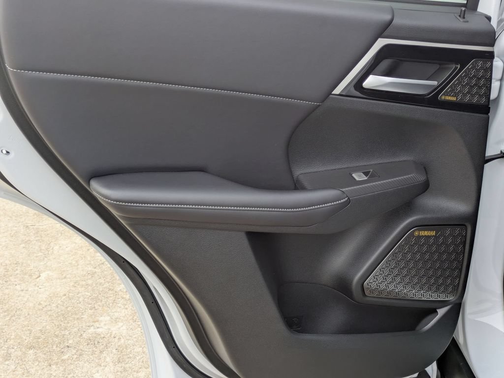 New 2026 Mitsubishi Outlander SE FWD image 14