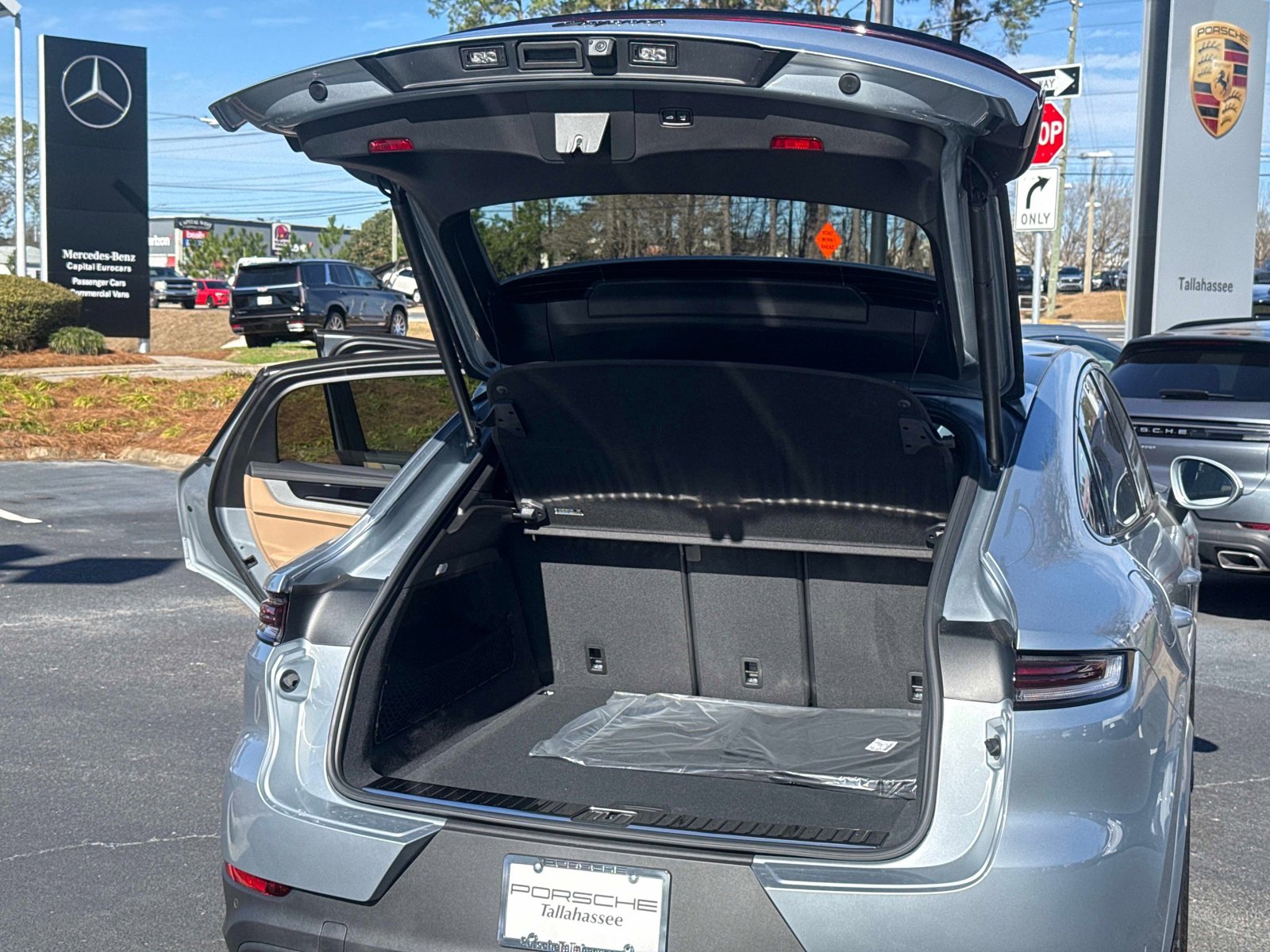 Certified 2026 Porsche Cayenne Coupe image 13