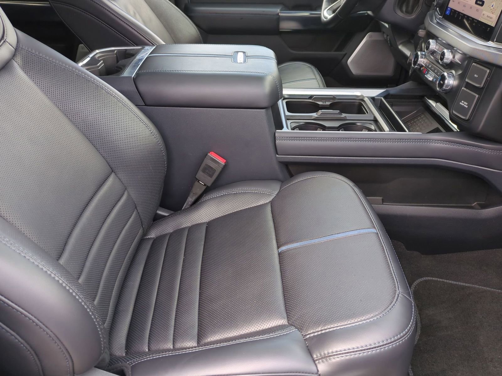 Used 2025 Ford F350 Platinum w/ FX4 Off-Road Package image 29