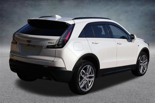 Used 2020 Cadillac XT4 Sport w/ Driver Assist Package FWD image 3