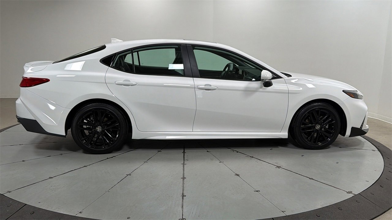 Used 2026 Toyota Camry SE w/ Multimedia Upgrade Package image 6