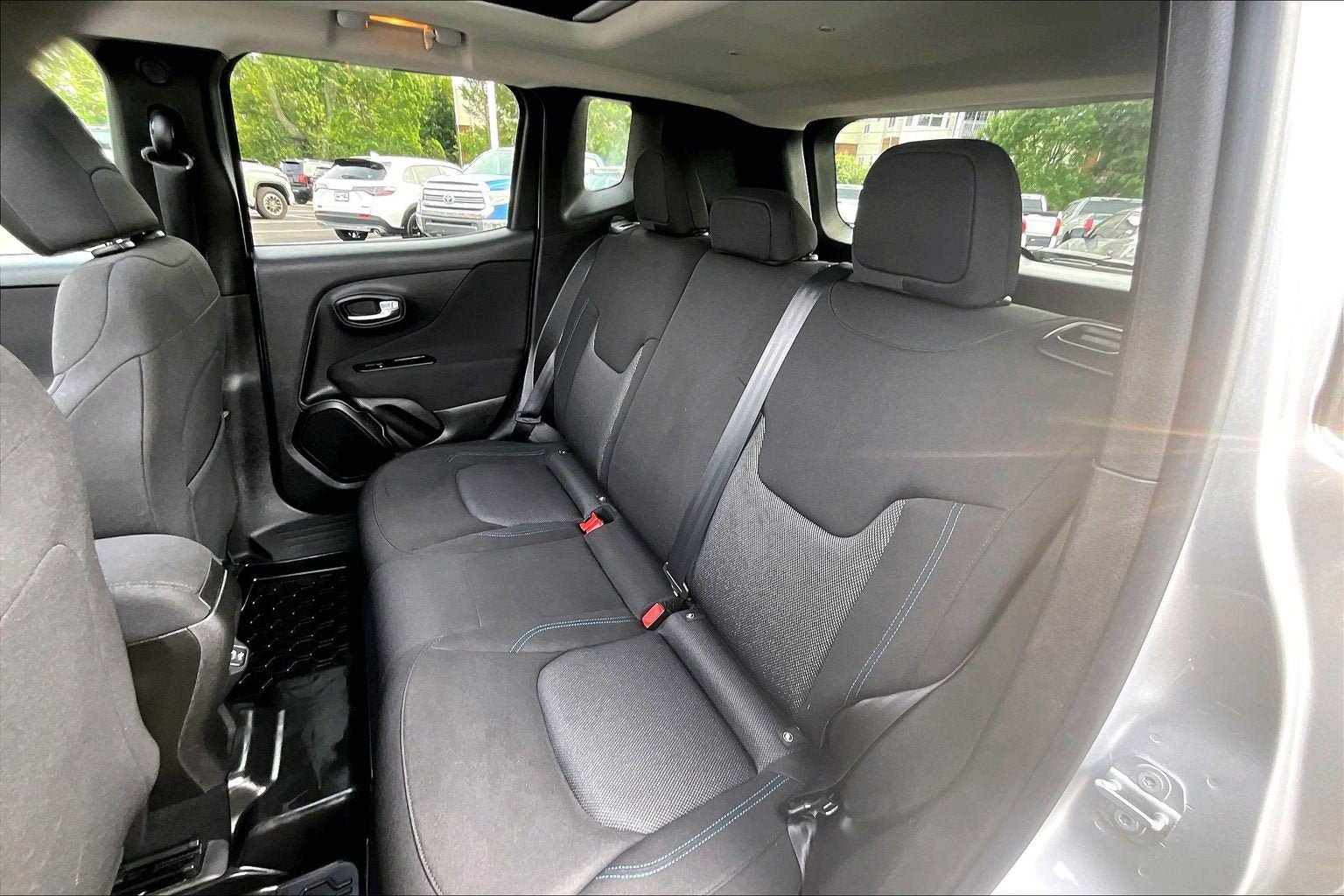 Used 2021 Jeep Renegade Latitude AWD/4WD image 24