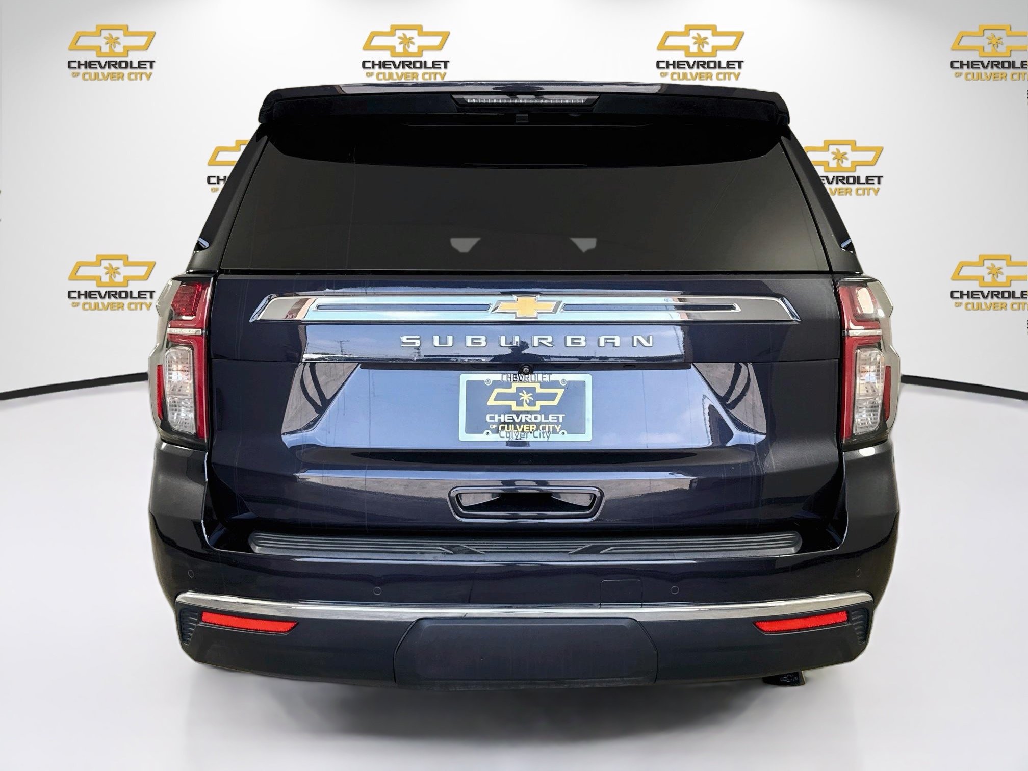 Used 2023 Chevrolet Suburban LS RWD image 7