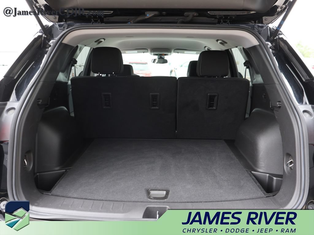 Used 2025 Chevrolet Blazer LT AWD/4WD image 14