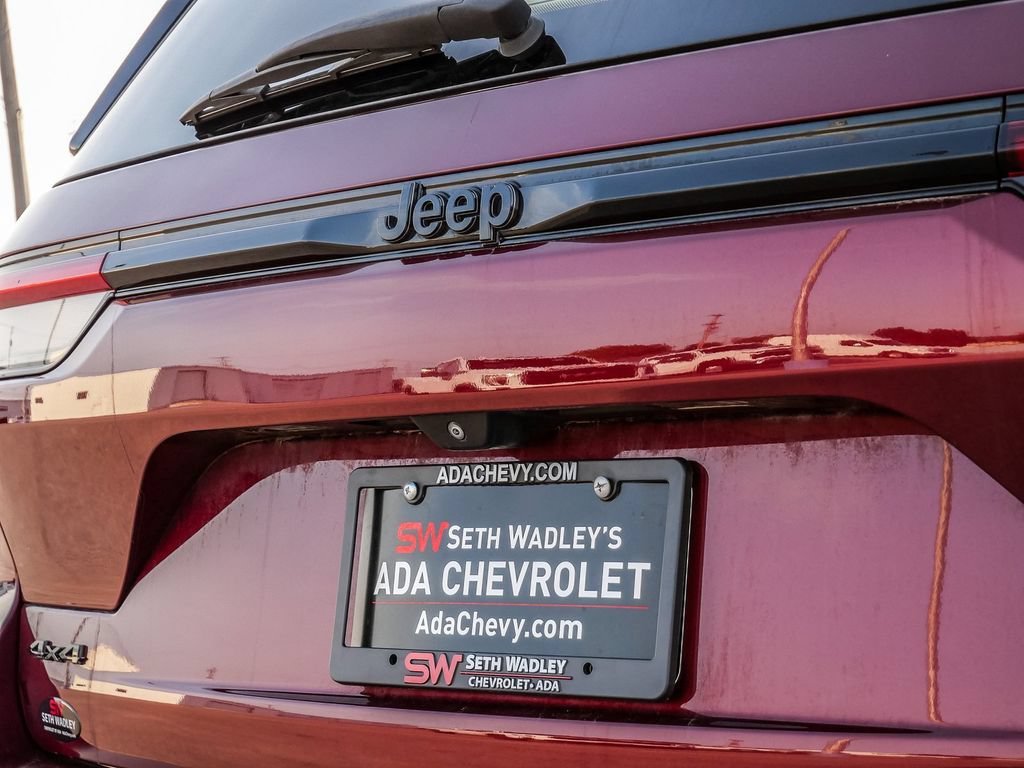 Used 2023 Jeep Grand Cherokee Altitude AWD/4WD image 11