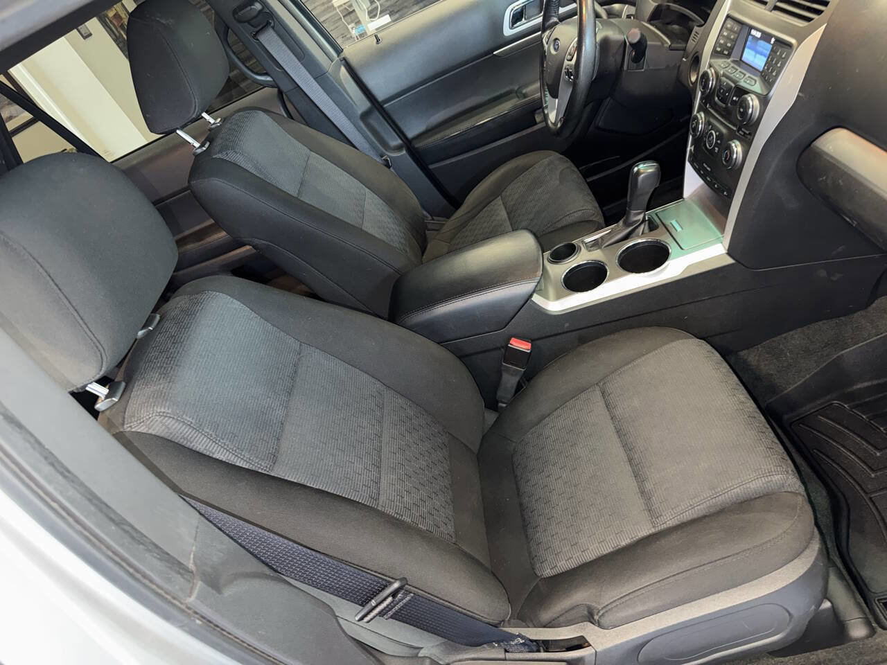 Used 2011 Ford Explorer XLT w/ Class III Trailer Tow Pkg image 18