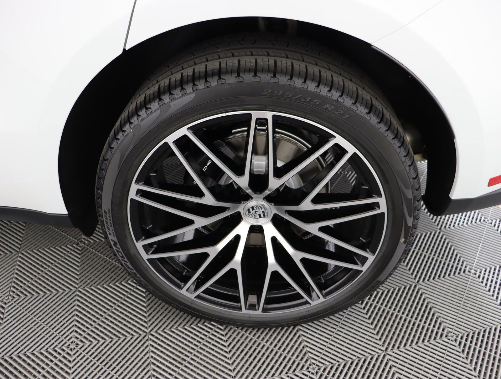 Used 2025 Porsche Macan image 11