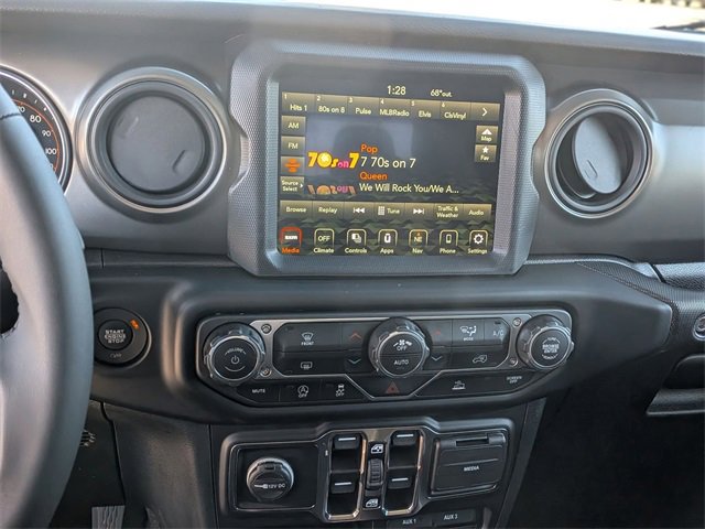 Used 2023 Jeep Gladiator Willys image 20