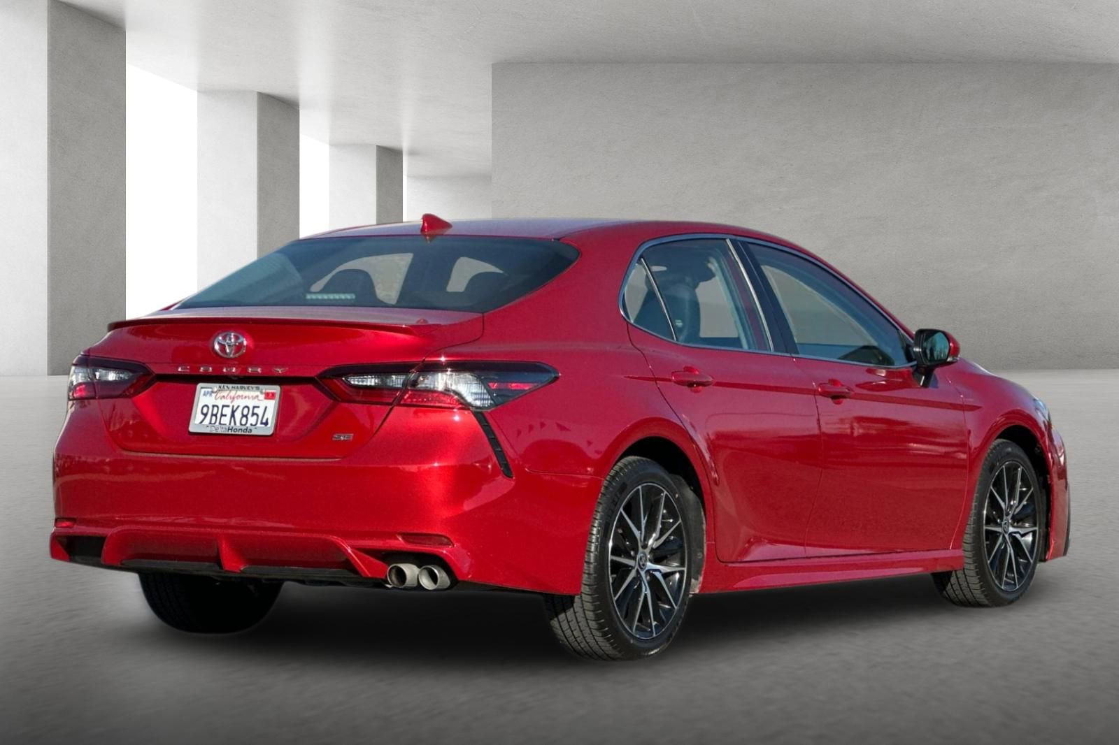 Used 2022 Toyota Camry SE w/ Convenience Package image 4