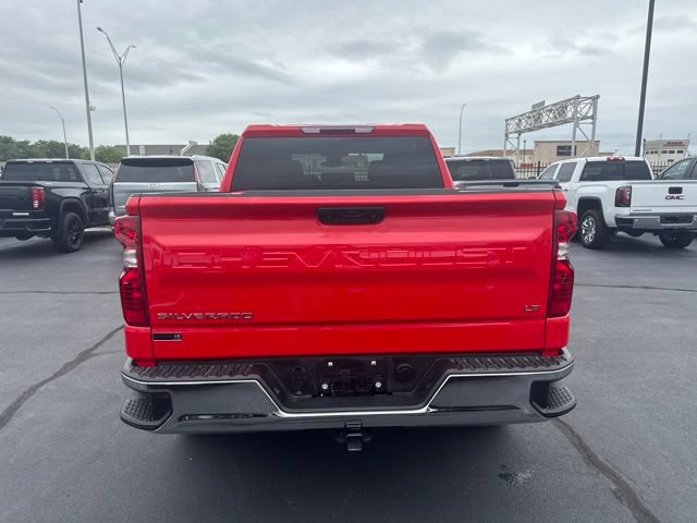 Used 2022 Chevrolet Silverado 1500 LT AWD/4WD image 4