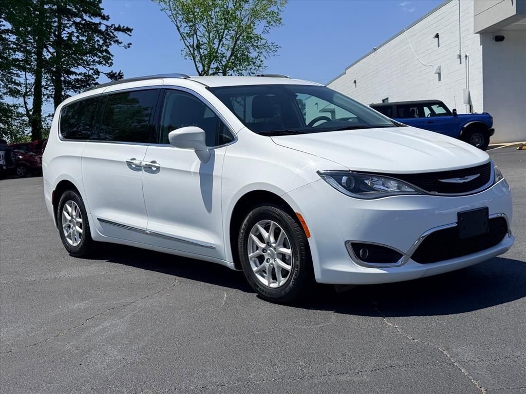 Used 2020 Chrysler Pacifica Touring-L image 2