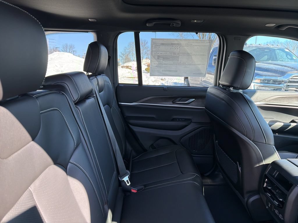 New 2025 Jeep Grand Cherokee Limited w/ Luxury Tech Group II AWD/4WD image 9