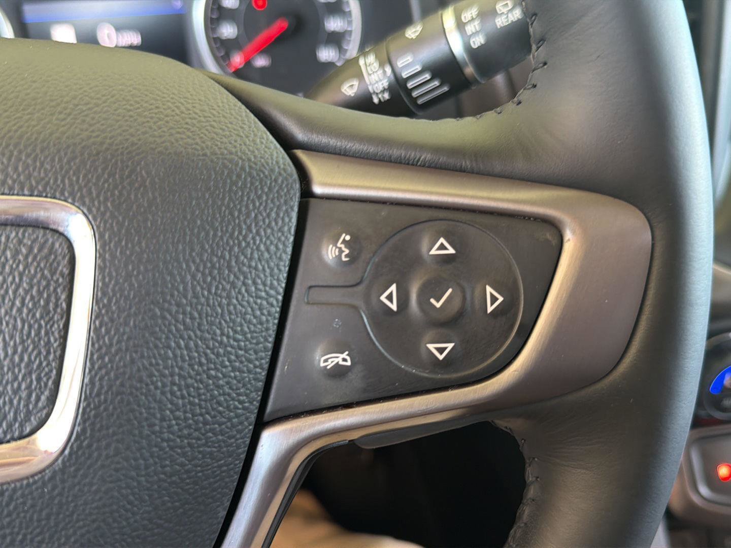 Used 2022 GMC Acadia AT4 w/ Preferred Package image 30