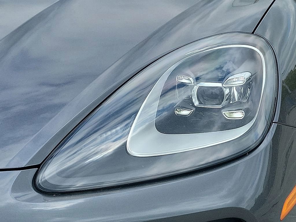 Used 2023 Porsche Cayenne Coupe image 9