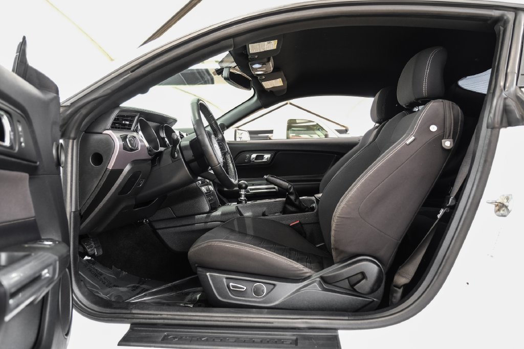 Used 2016 Ford Mustang Coupe RWD image 4