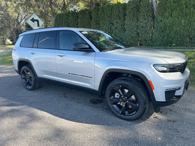 New 2025 Jeep Grand Cherokee L Limited w/ Black Appearance Package