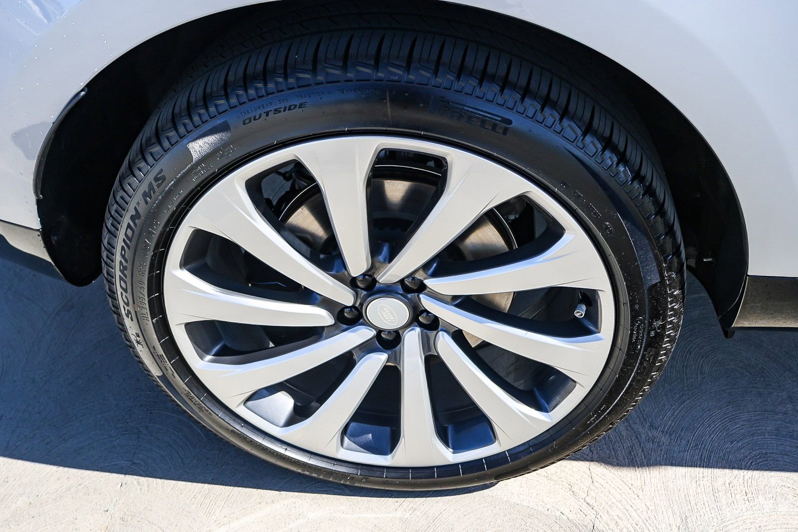 New 2025 Land Rover Range Rover SE image 13