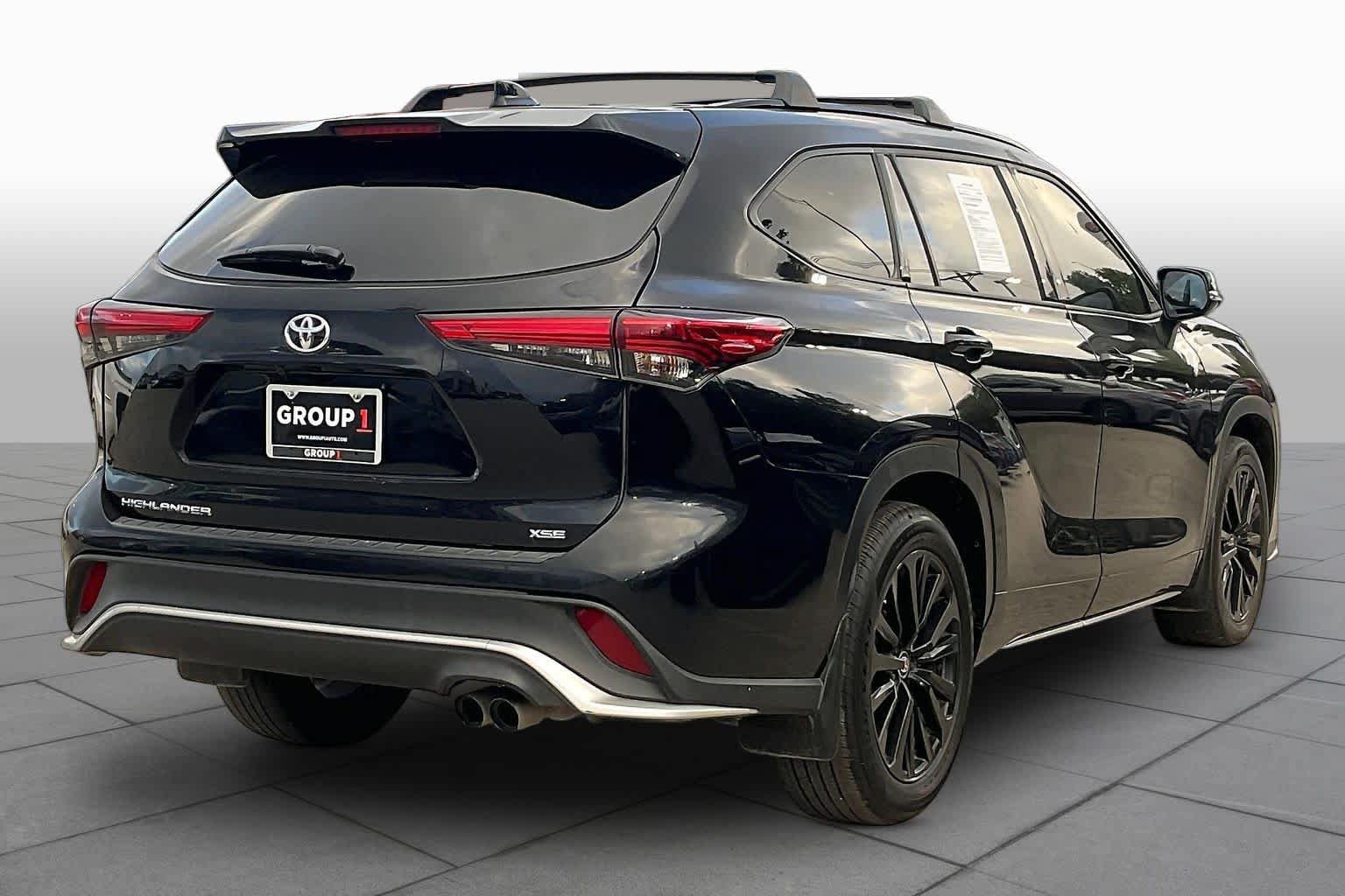 Used 2023 Toyota Highlander XSE FWD image 13