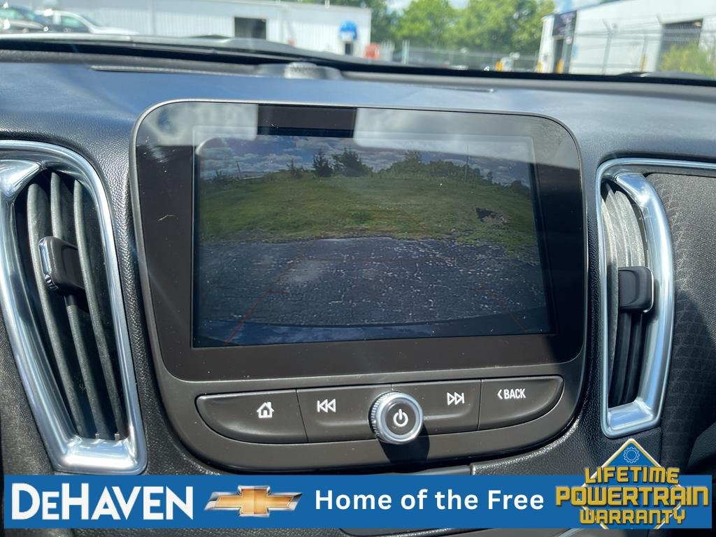 Used 2018 Chevrolet Malibu LT FWD image 15