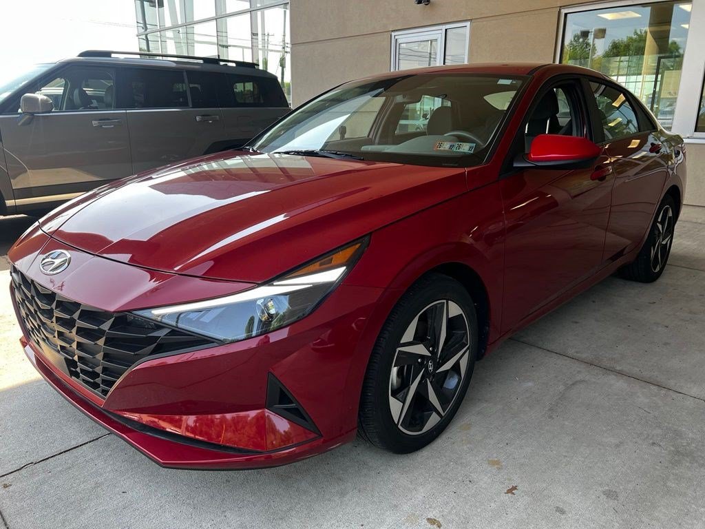 Certified 2023 Hyundai Elantra SEL w/ Convenience Package FWD image 3